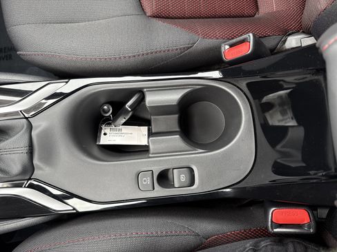 Used 2025 Toyota Corolla SE image 30