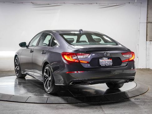 Used 2018 Honda Accord Sport image 2