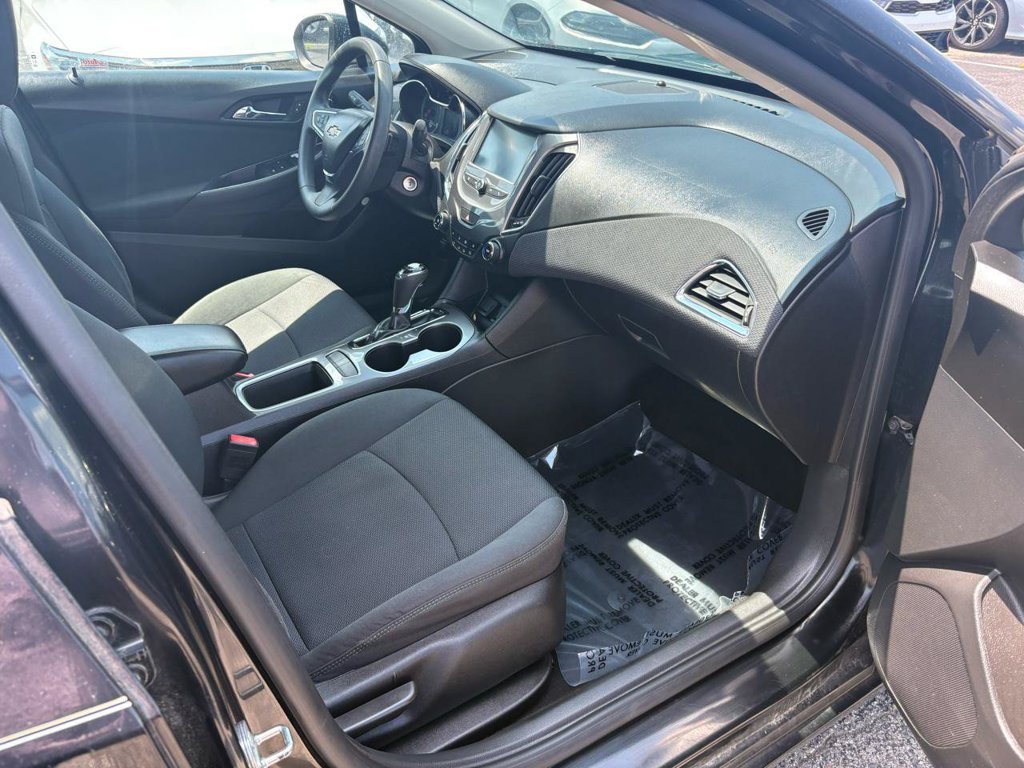 Used 2016 Chevrolet Cruze LT FWD image 17