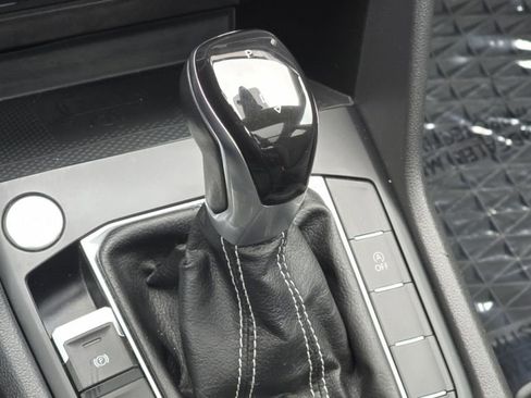 Used 2022 Volkswagen Taos SE w/ Panoramic Sunroof Package image 30