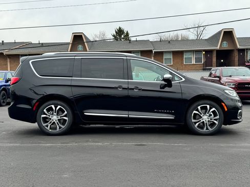 New 2026 Chrysler Pacifica Pinnacle image 8