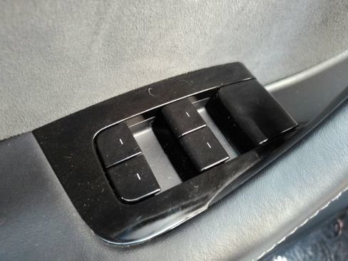 Used 2021 Tesla Model Y Long Range AWD/4WD image 34