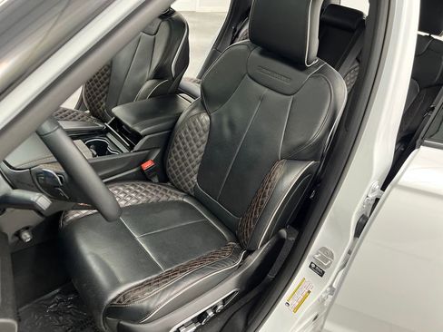 Used 2025 Jeep Grand Cherokee Summit image 9