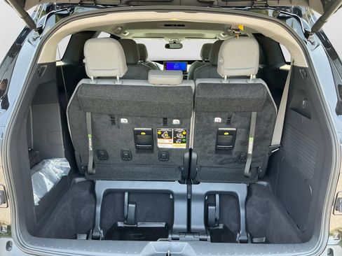 Used 2025 Toyota Sienna XLE w/ XLE Plus Package AWD/4WD image 17
