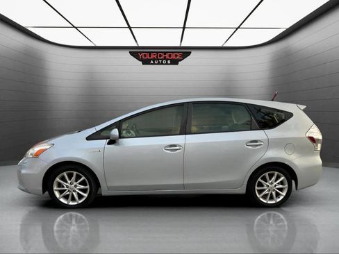 Used 2013 Toyota Prius V Five image 2