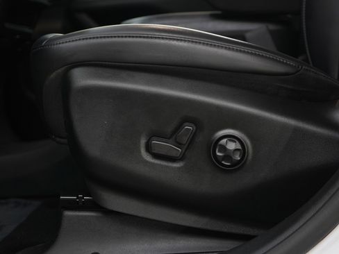 Used 2023 Chrysler Pacifica Touring-L w/ S Appearance Package image 23