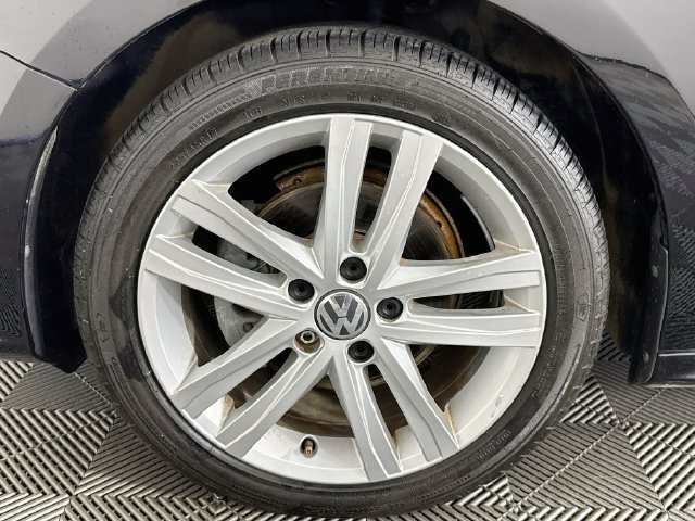 Used 2017 Volkswagen Jetta SEL FWD image 35