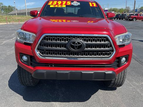 Used 2017 Toyota Tacoma TRD Off-Road image 8