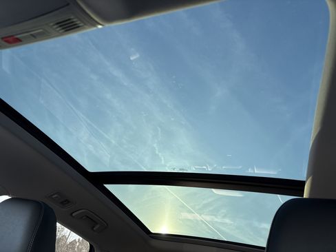 Certified 2025 Volkswagen Taos SE image 29