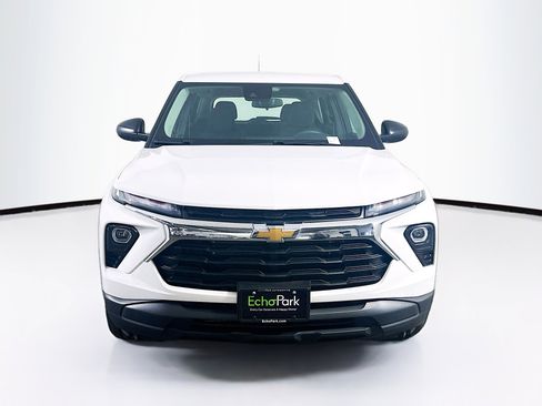 Used 2024 Chevrolet TrailBlazer LS image 2