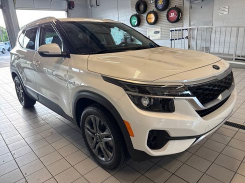 Used 2021 Kia Seltos S AWD/4WD image 1