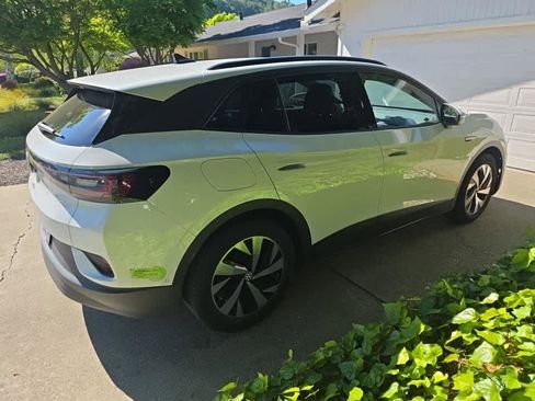 Used 2023 Volkswagen ID.4 Pro image 8