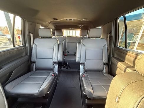 Used 2024 Chevrolet Suburban Z71 w/ Off-Road Capability Package image 26