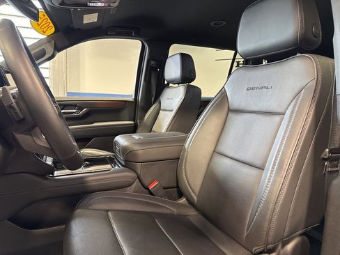 Used 2025 GMC Yukon XL Denali image 21