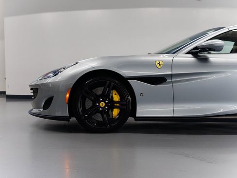 Used 2019 Ferrari Portofino RWD image 20