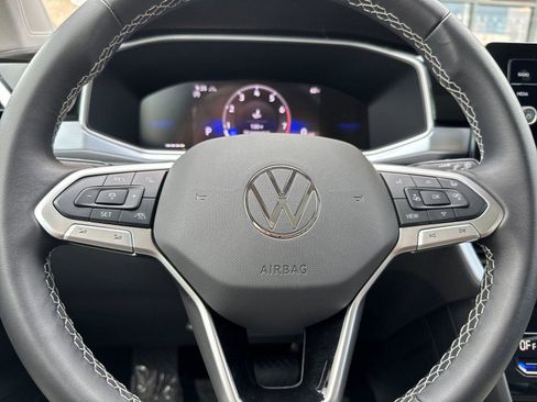 Used 2025 Volkswagen Taos SE w/ Panoramic Sunroof Package image 22