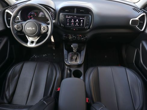 Used 2022 Kia Soul LX w/ Technology Package image 6