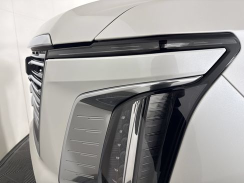 Used 2025 Cadillac Escalade Premium Luxury Platinum AWD/4WD image 12