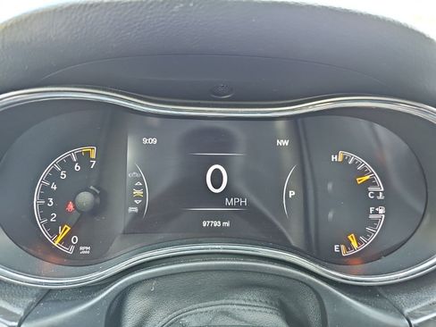 Used 2018 Jeep Grand Cherokee Altitude AWD/4WD image 22