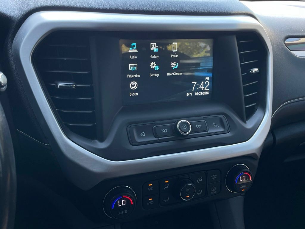 Used 2019 GMC Acadia SLE FWD image 17