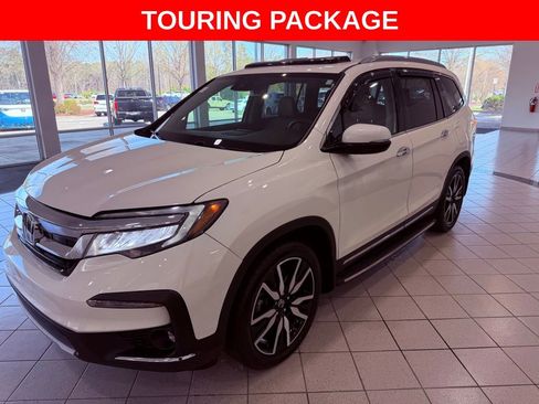 Used 2019 Honda Pilot Touring image 3