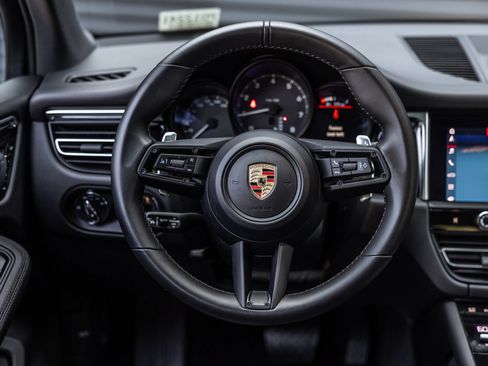 Certified 2023 Porsche Macan AWD/4WD image 13