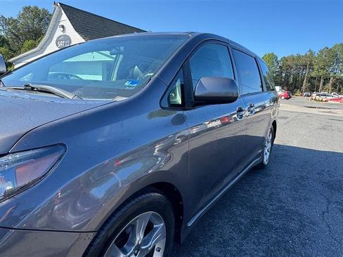 Used 2011 Toyota Sienna SE w/ Preferred Pkg FWD image 14