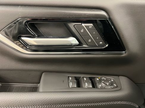 New 2026 GMC Yukon XL Denali w/ Denali Reserve Package AWD/4WD image 8