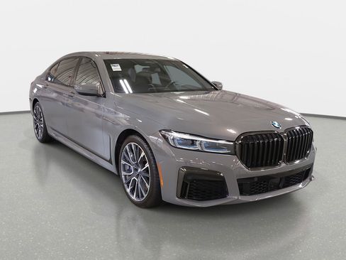 Used 2020 BMW 750i xDrive w/ Executive Package image 3