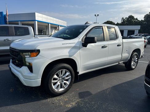 Used 2022 Chevrolet Silverado 1500 Custom AWD/4WD image 3