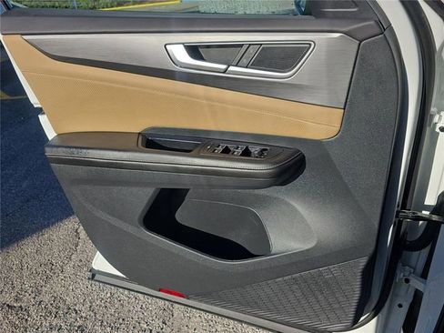 Used 2025 Volkswagen Atlas Cross Sport SE image 11