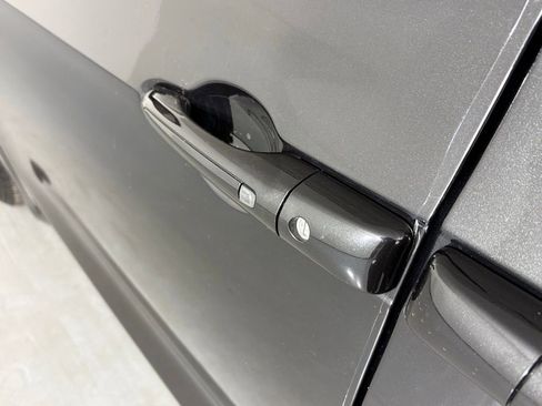 Used 2023 Chrysler Voyager LX image 14