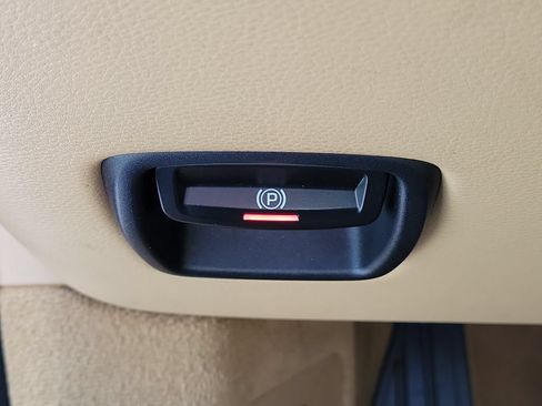 Certified 2017 Porsche 718 Boxster RWD image 38