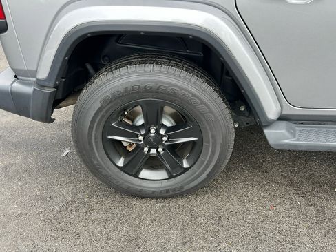 Used 2020 Jeep Wrangler Unlimited Sahara image 19