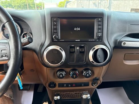 Used 2015 Jeep Wrangler Sahara w/ Connectivity Group AWD/4WD image 7