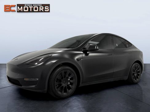 Used 2022 Tesla Model Y Long Range AWD/4WD image 3