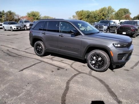 New 2025 Jeep Grand Cherokee Altitude w/ Trailer Tow Package image 5