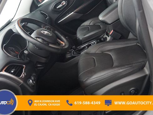 Used 2021 Jeep Cherokee Limited w/ Elite Package FWD image 9