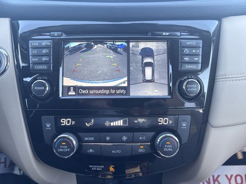 Used 2017 Nissan Rogue SL w/ SL Premium Package image 24