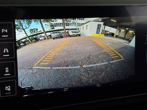 New 2025 Lotus Emira image 4