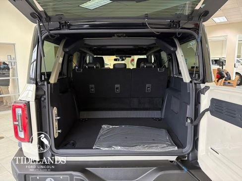 New 2025 Ford Bronco Outer Banks w/ Black Appearance Package image 12