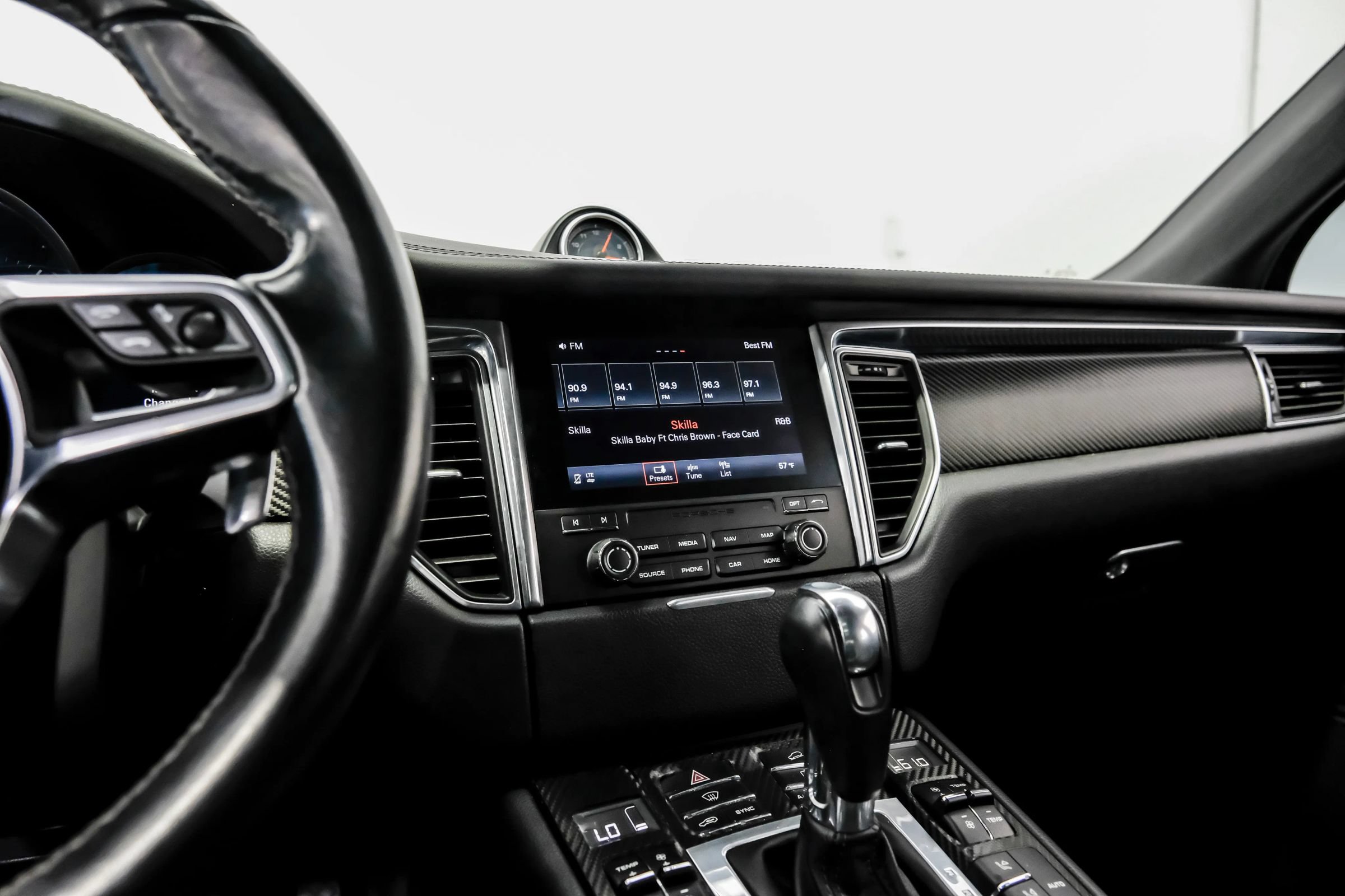 Used 2018 Porsche Macan GTS w/ Premium Package Plus AWD/4WD image 38