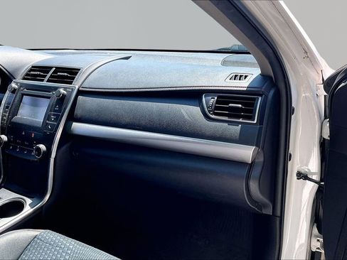 Used 2015 Toyota Camry SE FWD image 18