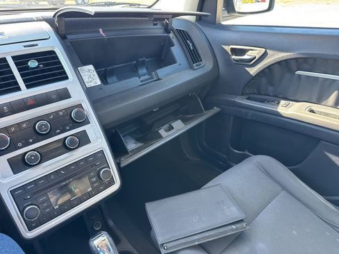 Used 2010 Dodge Journey SXT w/ Flexible Seating Group image 32