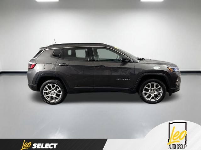 Used 2023 Jeep Compass Latitude w/ Sun and Sound Group AWD/4WD image 7