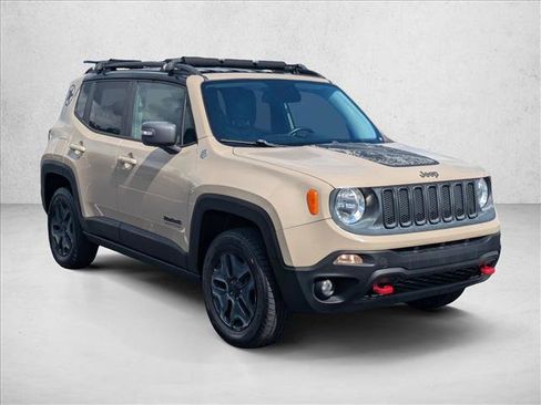 Used 2017 Jeep Renegade Trailhawk AWD/4WD image 3