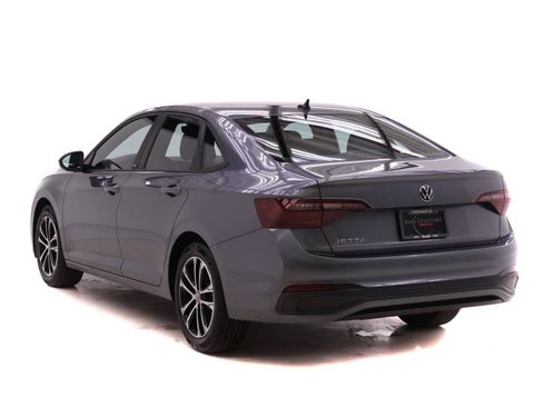 Used 2024 Volkswagen Jetta Sport image 5