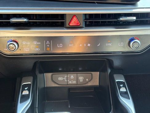 Used 2024 Kia Sorento EX w/ Panoramic Sunroof Package FWD image 24