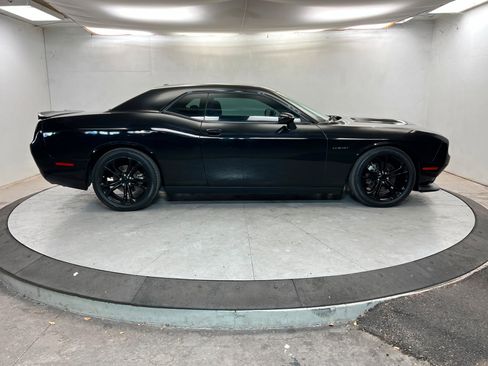 Certified 2022 Dodge Challenger R/T image 6