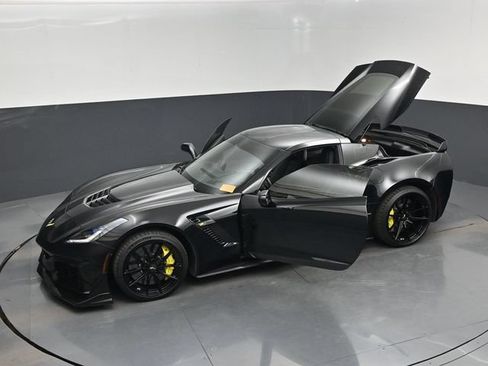 Used 2015 Chevrolet Corvette Z06 w/ 3LZ Preferred Equipment Group RWD image 20